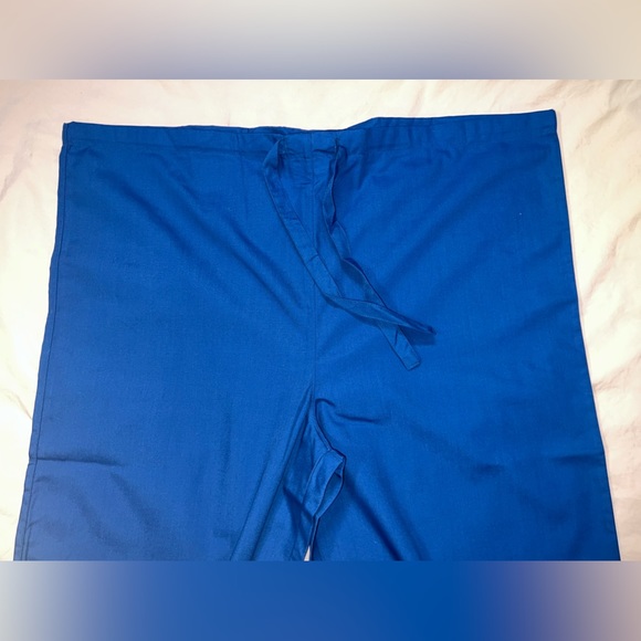 AllHeart V-Neck Top & Drawstring Pant Scrub Set - Picture 8 of 11